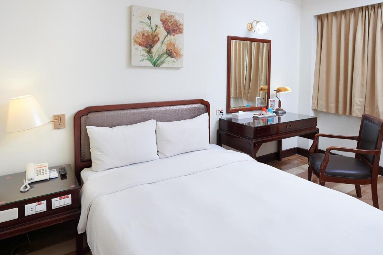 Peach Hotel Sin-ču Exteriér fotografie